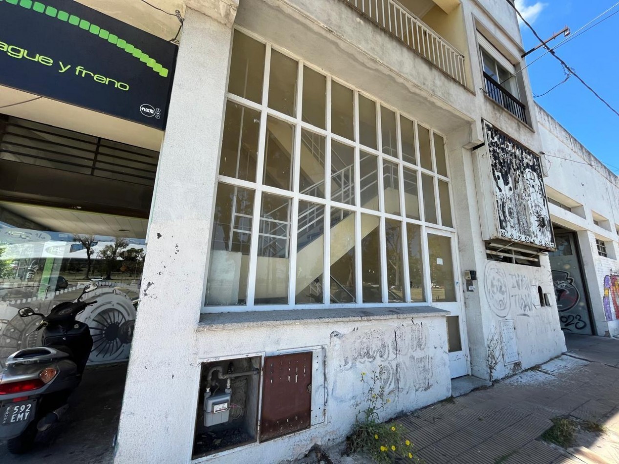 AV 32 ESQ 24 - CASA EN PLANTA ALTA  2 DORM Y TERRAZA