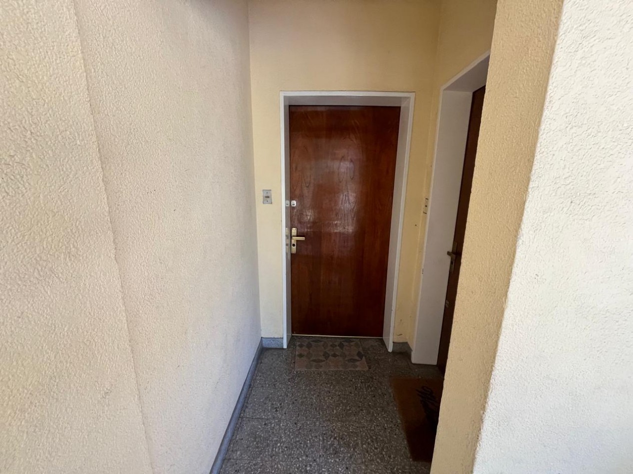 AV 32 ESQ 24 - CASA EN PLANTA ALTA  2 DORM Y TERRAZA