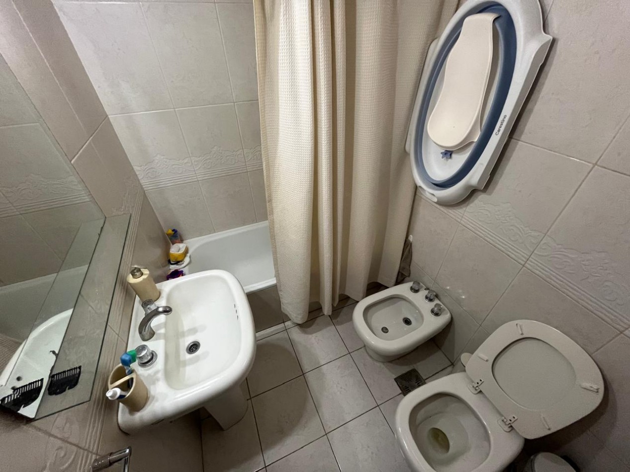 AV 32 ESQ 24 - CASA EN PLANTA ALTA  2 DORM Y TERRAZA