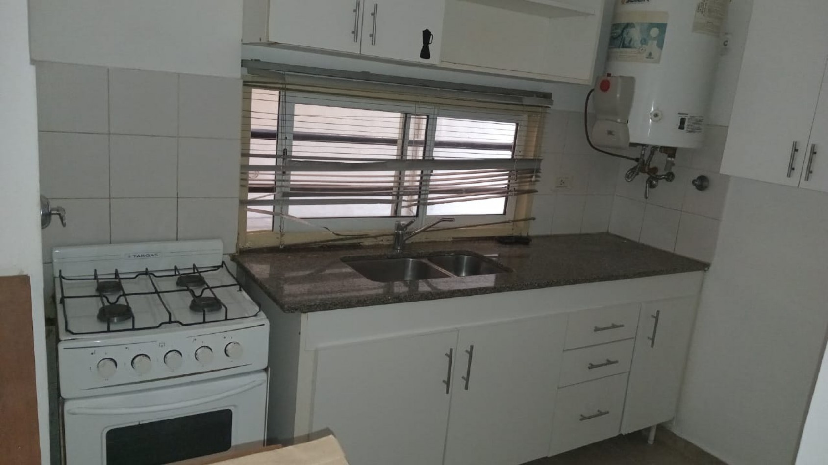 58 E/ 20 Y 21 -  ALQUILER  DEPTO PLANTA BAJA - 1 DORM PATIO