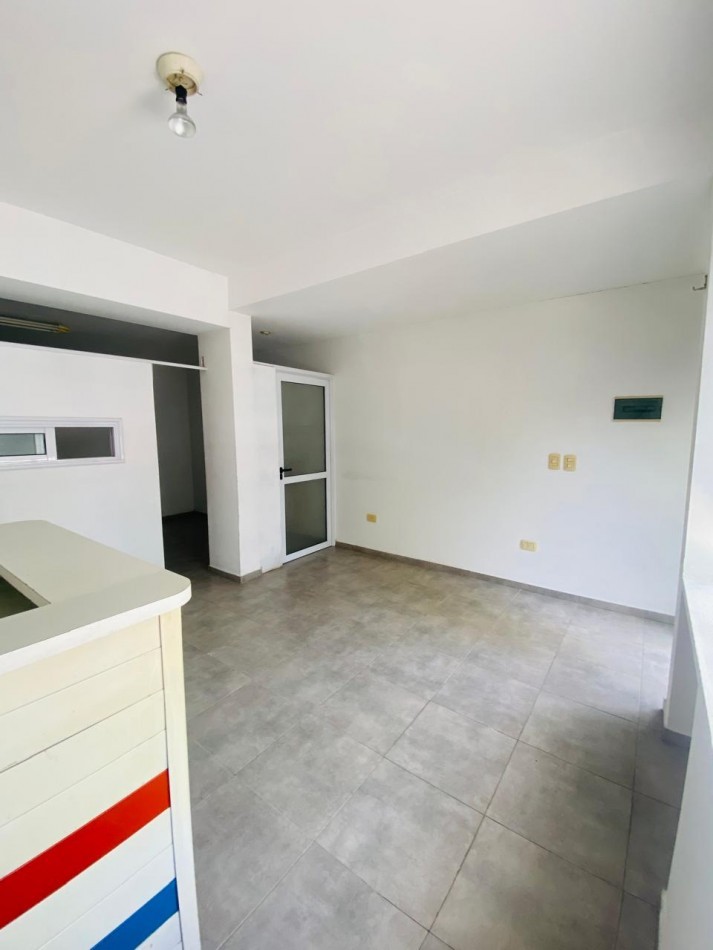 65 e/ 2 y 3 - local en alquiler - zona residencial 