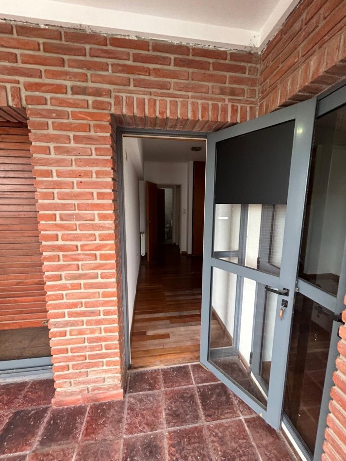 59 E/ 12 Y 13 - 2 DORMITORIOS - BALCON -COCHERA 