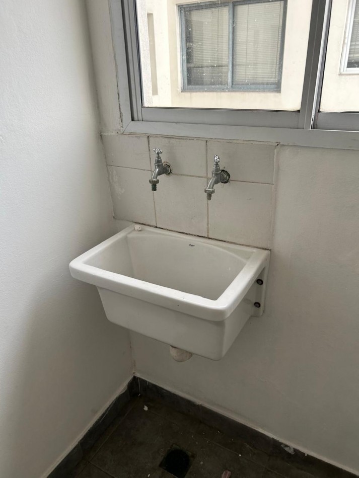 59 E/ 12 Y 13 - 2 DORMITORIOS - BALCON -COCHERA 