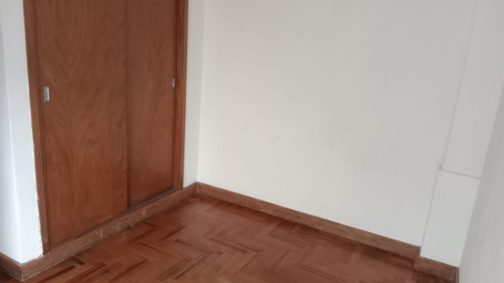 54 e/ 2 y 3 - DEPARTAMENTO EN 3 DORMITORIOS - EN VENTA 