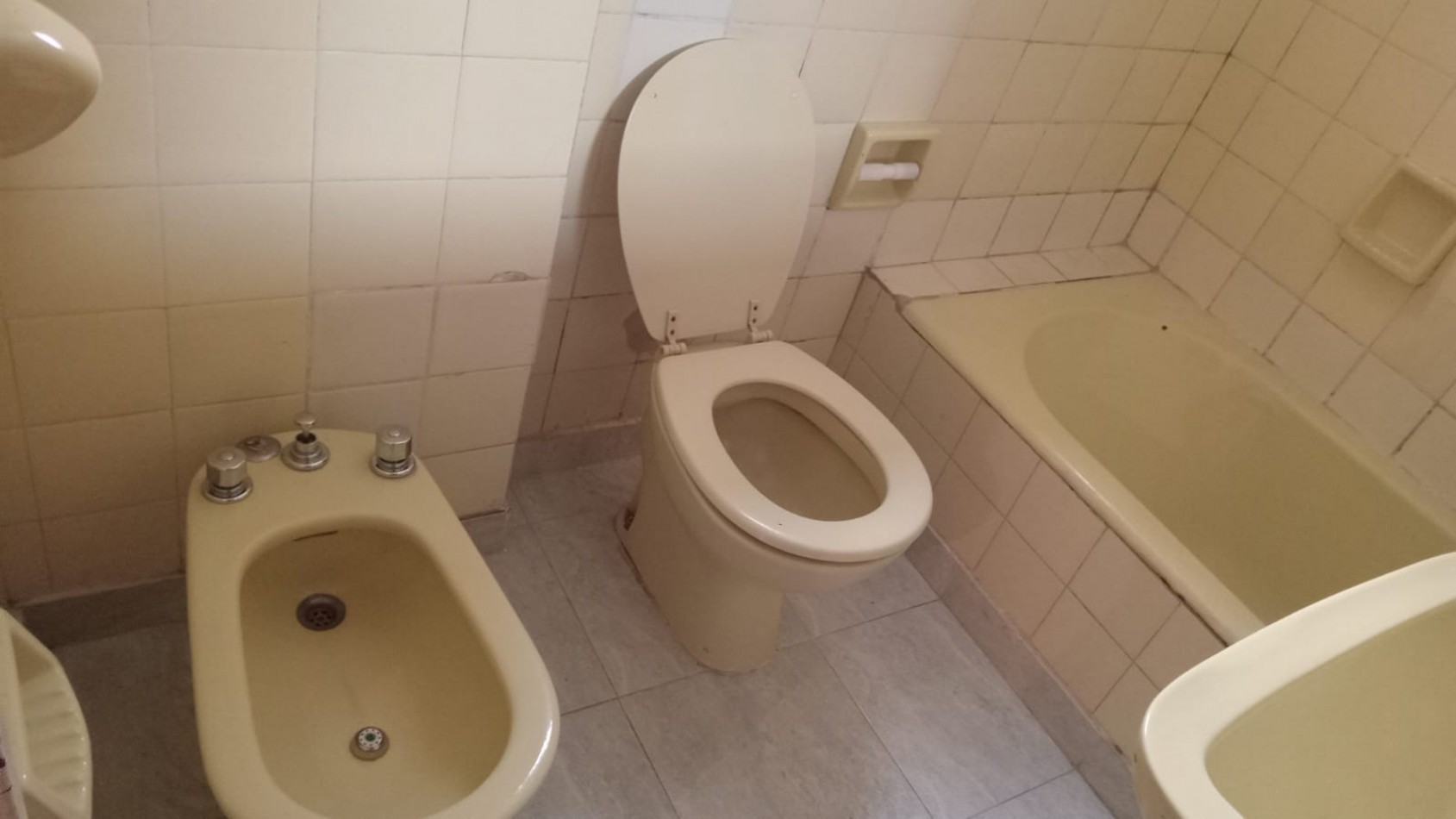54 e/ 2 y 3 - DEPARTAMENTO EN 3 DORMITORIOS - EN VENTA 