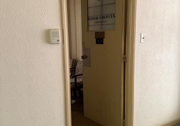 48 E/ 12 Y 13 - VENTA OFICINA - ZONA TRIBUNALES 