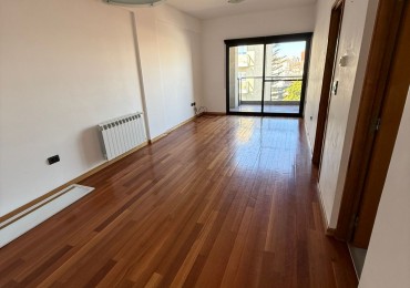 37 e/ 12 y 13 - Depto 2 dorm con cochera descubierta- Barrio Norte