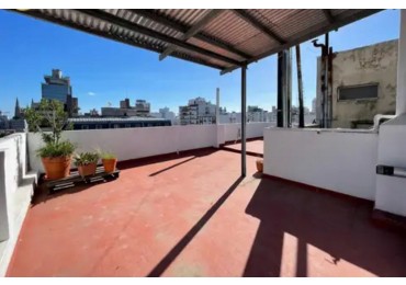 51 E/ 7 Y 8 - UN DORMITORIO CON TERRAZA PRIVADA