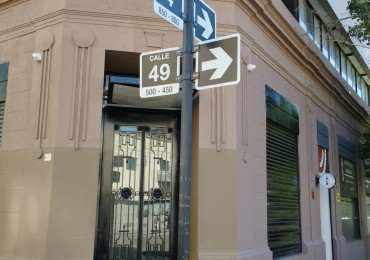 49 ESQ 4 - EXCELENTE OFICINA CON COCHERA  EN ALQUILER 