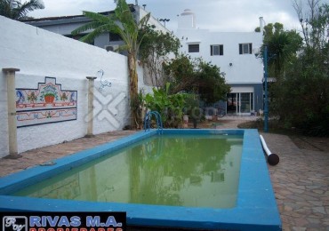 Av. 32 e/ 16 y 17 - 4 dormitorios - ALQUILER  