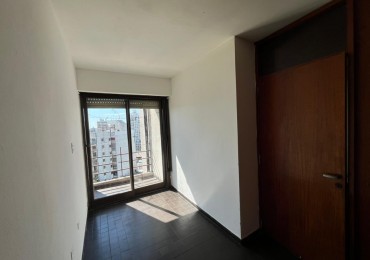 50 E/ 2 Y 3 - PISO 11 MUY LUMINOSO- ZONA CENTRO