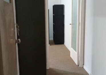 48 e/ 12 y 13 - OFICINA EN VENTA - TRIBUNALES 