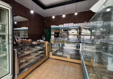 493 E/ Camino Gral Belgrano y 23 - local en venta Gonnet