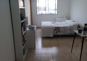 26 E/ 62 Y 63 - MONOAMBIENTE 3 ER PISO X ESCALERA MUY LUMINOSO 