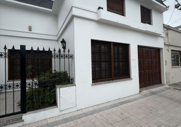 33 E/ 22 Y 23 - VEDEMOS HERMOSA CASA EN BARRIO LA LOMA - LOTE 9X28