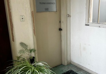 48 e/ 12 y 13 - ALQUILER de oficina con baño privado- ZONA TRIBUNALES