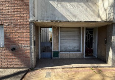 AV32 E/ 2 Y 3 - PH INTERNO AL FONDO - DOS DORMITORIOS Y PATIO