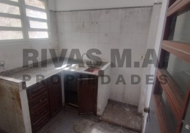 44 entre 8 y 9- DEPTO PH 3 DORM A RECICLAR - CENTRO DE LA PLATA