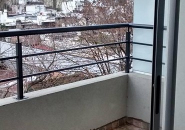 VENTA HERMOSO MONOAMBIENTE AL FRENTE CON BALCON- 40M2